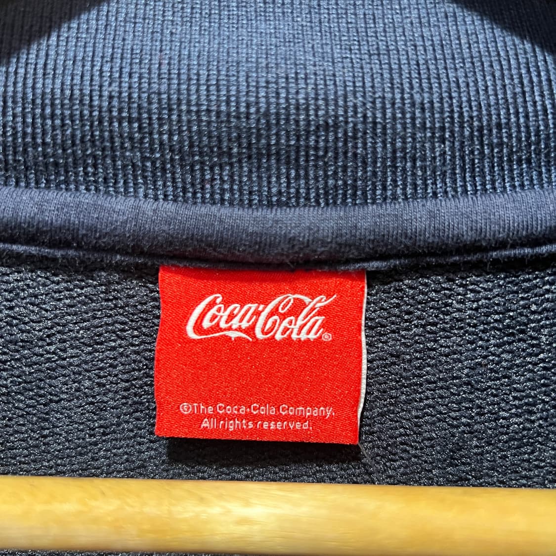 코카콜라 풀오버 카라 맨투맨 상품이미지4