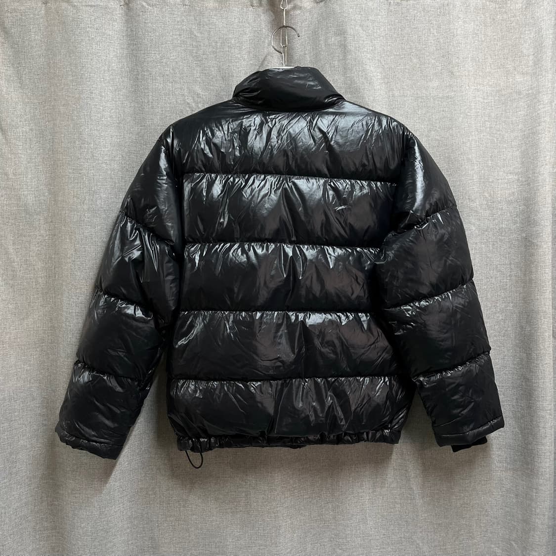 [S/루즈핏] 무신사 스탠다드 라이트웨이트 유광 다운패딩 점퍼 상품이미지5