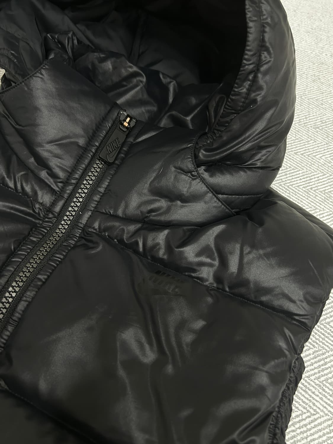 나이키 구스다운 700 패딩 조끼 여성 M 85 올블랙 상품이미지5