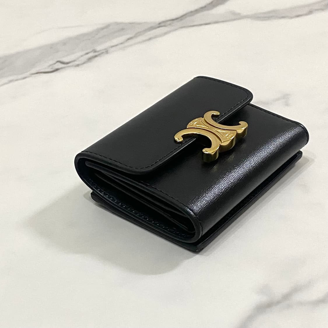 셀린느 컴팩트 월렛 코인 트리옹프 샤이니 카프스킨 여성 반지갑 블랙 정품 상품이미지3