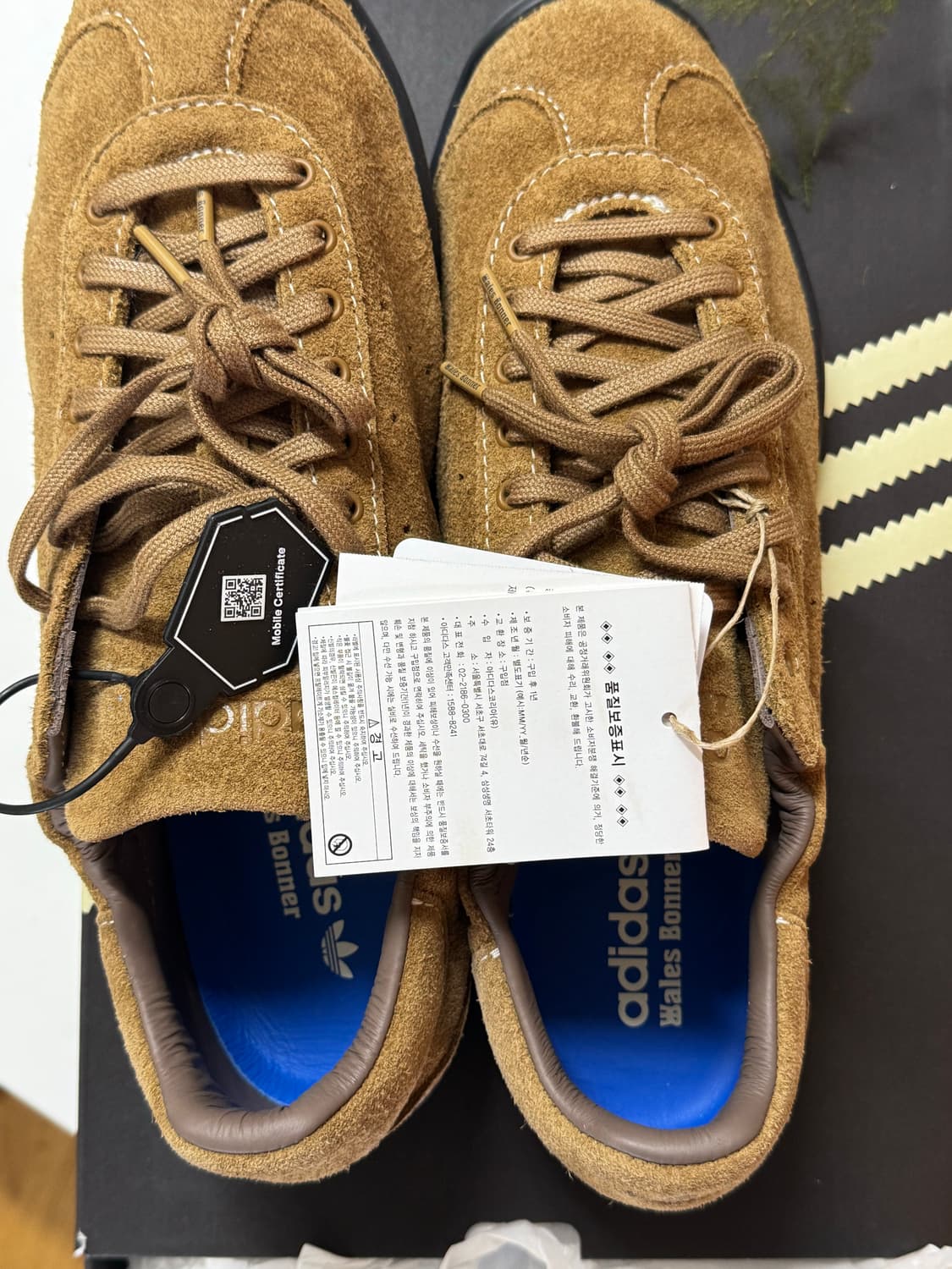 아디다스 x 웨일스 보너 카린타 스웨이드 서플라이어 컬러 어스 스트라타  상품이미지2