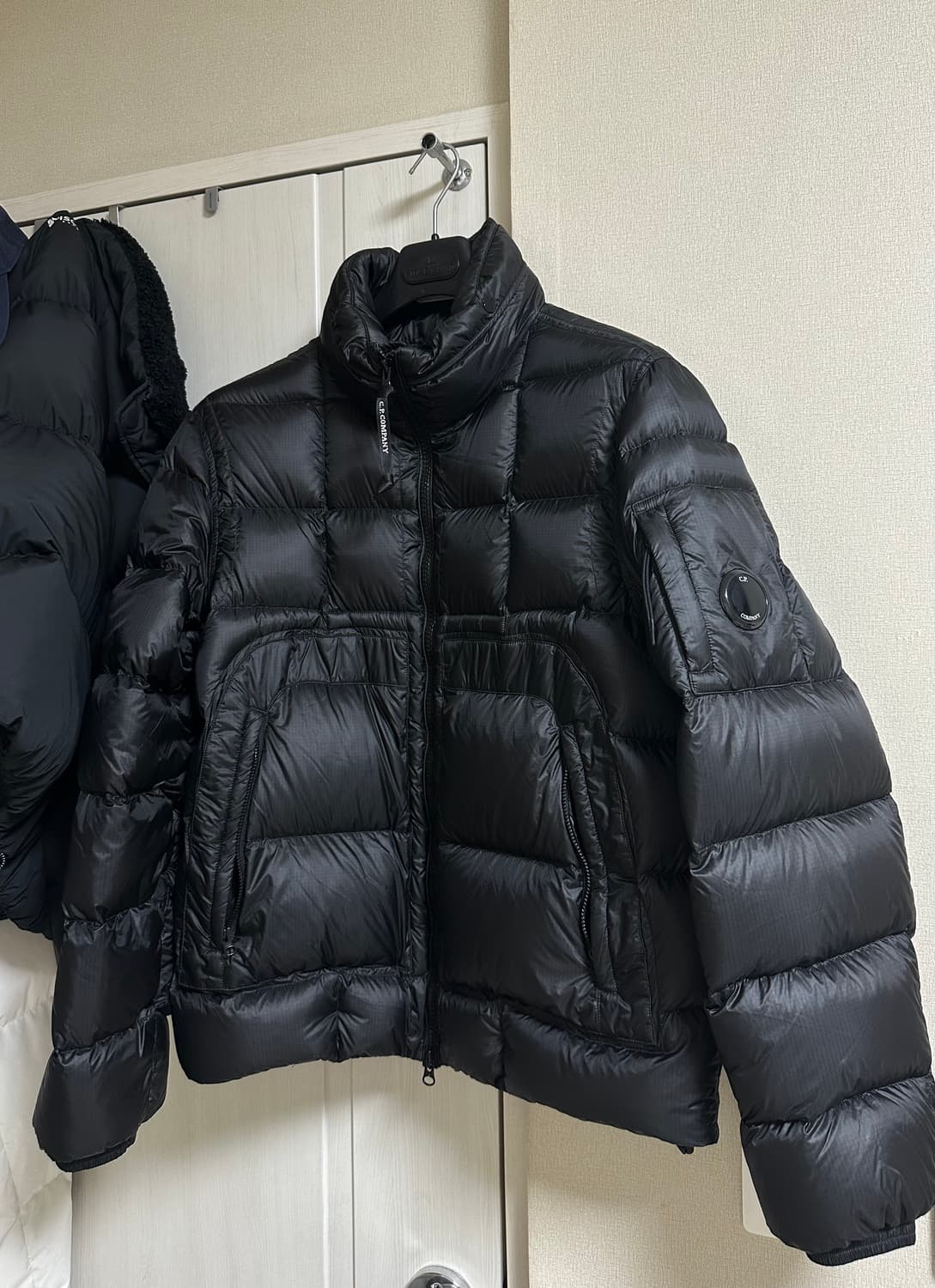 Cp컴퍼니 dd쉘 논후드 24fw 다운패딩 상품이미지1