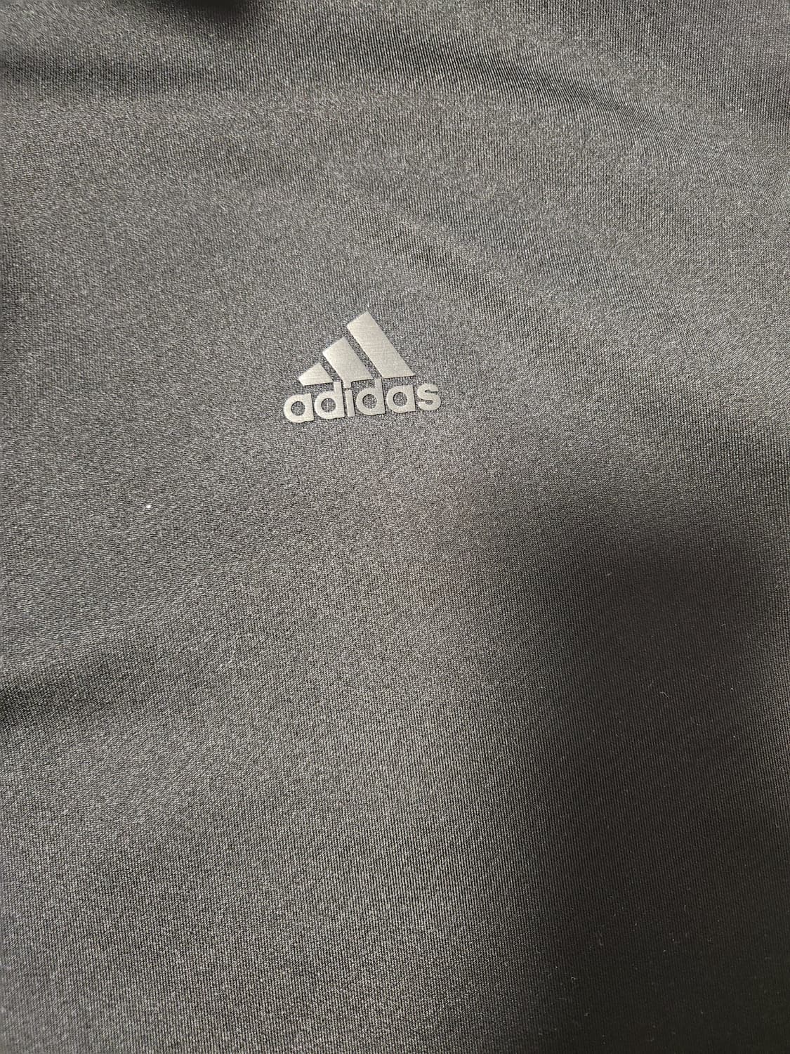 아디다스 카라 폴로 기모 긴팔티(새상품급)2XL


오염 하자 없이 깨끗 상품이미지2