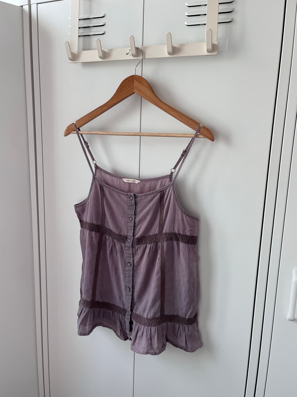 Basic tone clothes 연보라 레이스 단추 슬리브리스 상품이미지1