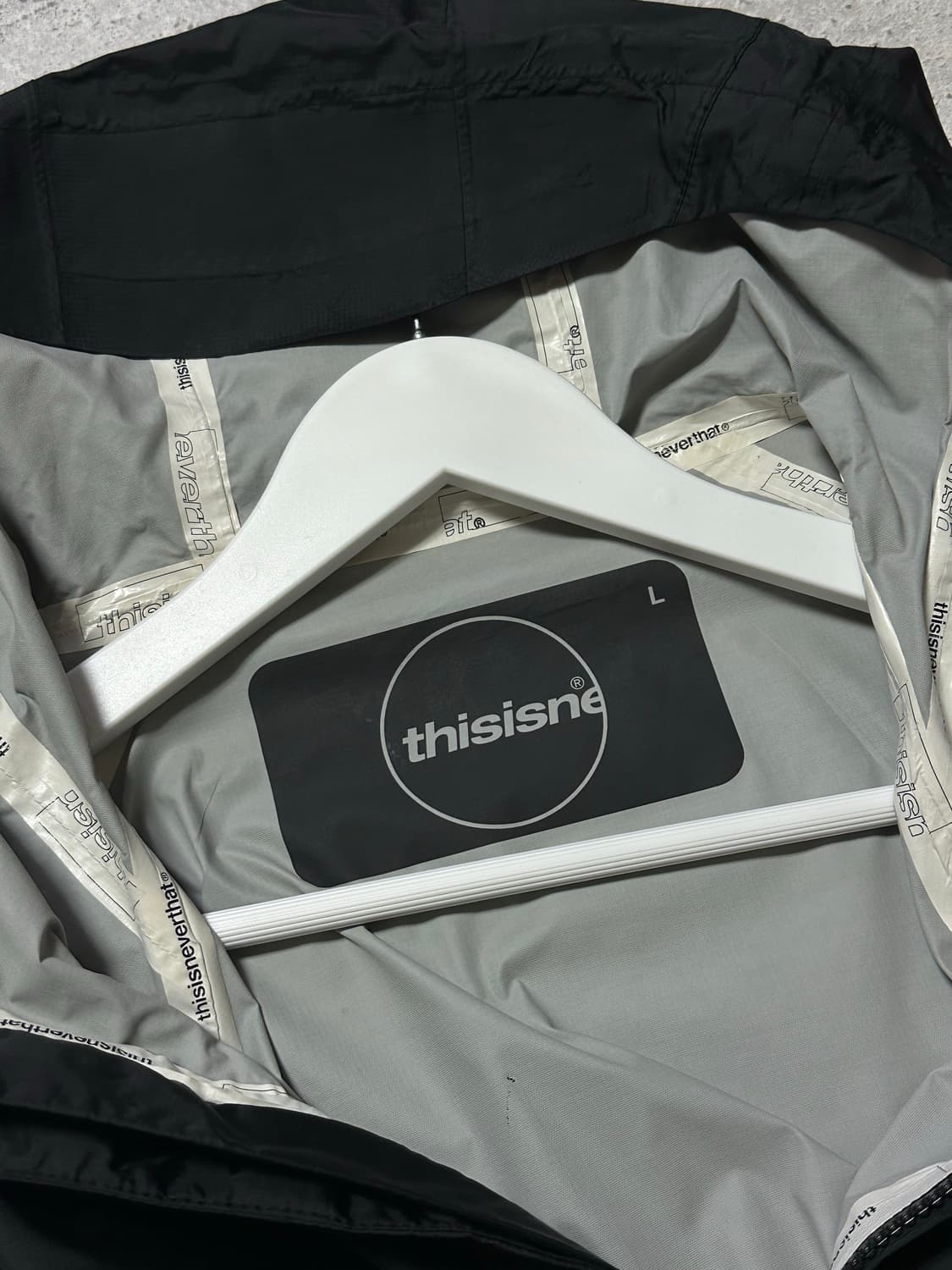 디스이즈네버댓 사이드로고 블랙 바람막이 상품이미지5