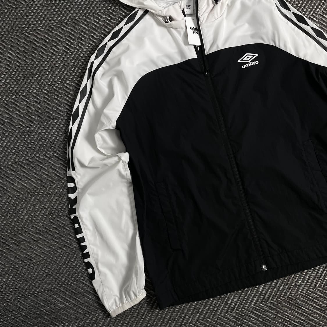 엄브로 멀티로고 빅로고 트랙 우븐 바람막이 o 3388 상품이미지3