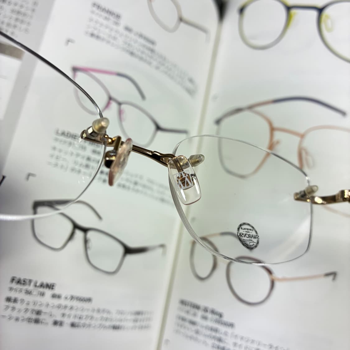 VERA WANG 베라왕 스와로브스키 골드 무테 티타늄 안경 상품이미지7