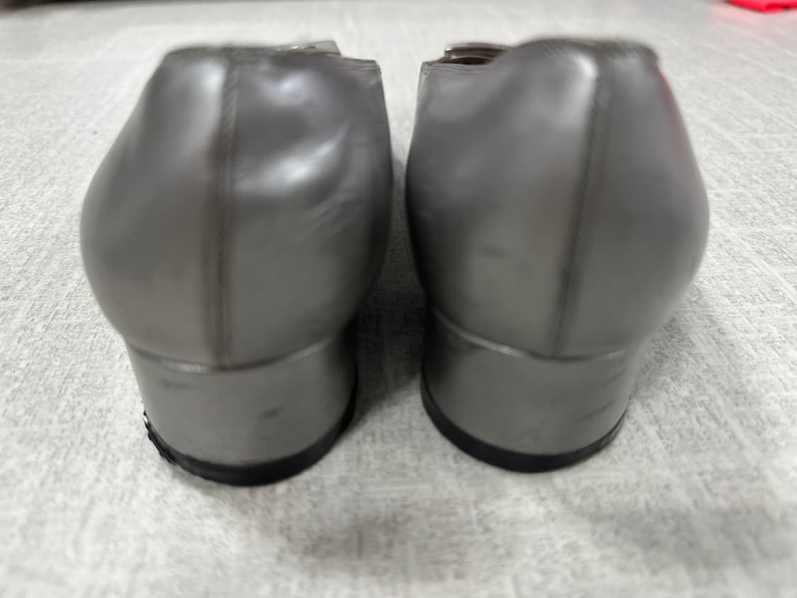 36) 페레가모 Buckled  Loafers 상품이미지4