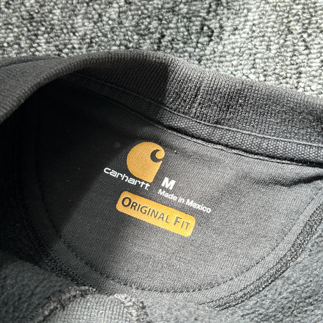 칼하트 미드웨이트 블랙 맨투맨 상품이미지6
