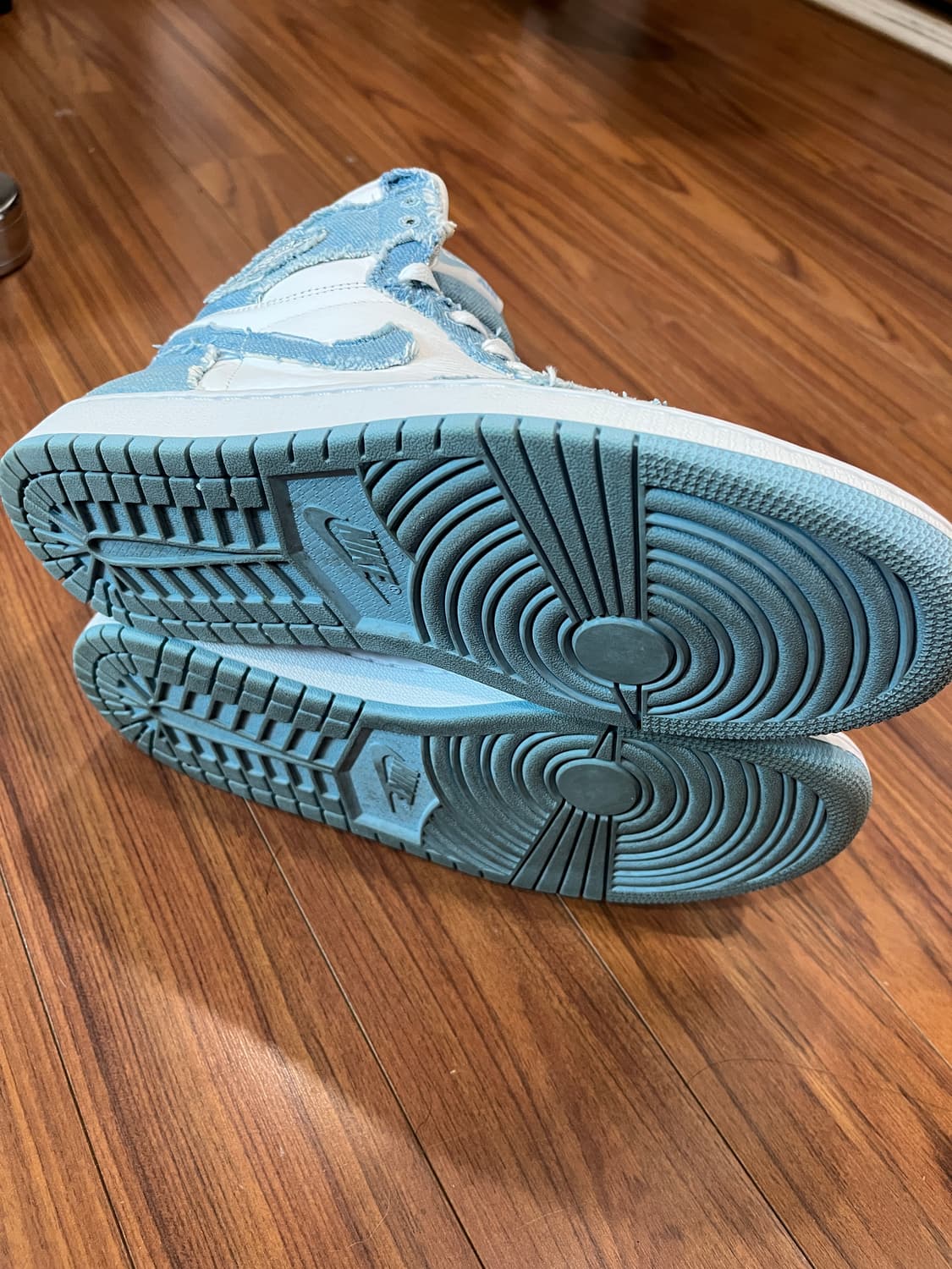 조던 1 레트로 하이 OG 데님 (275, UK8) 상품이미지4