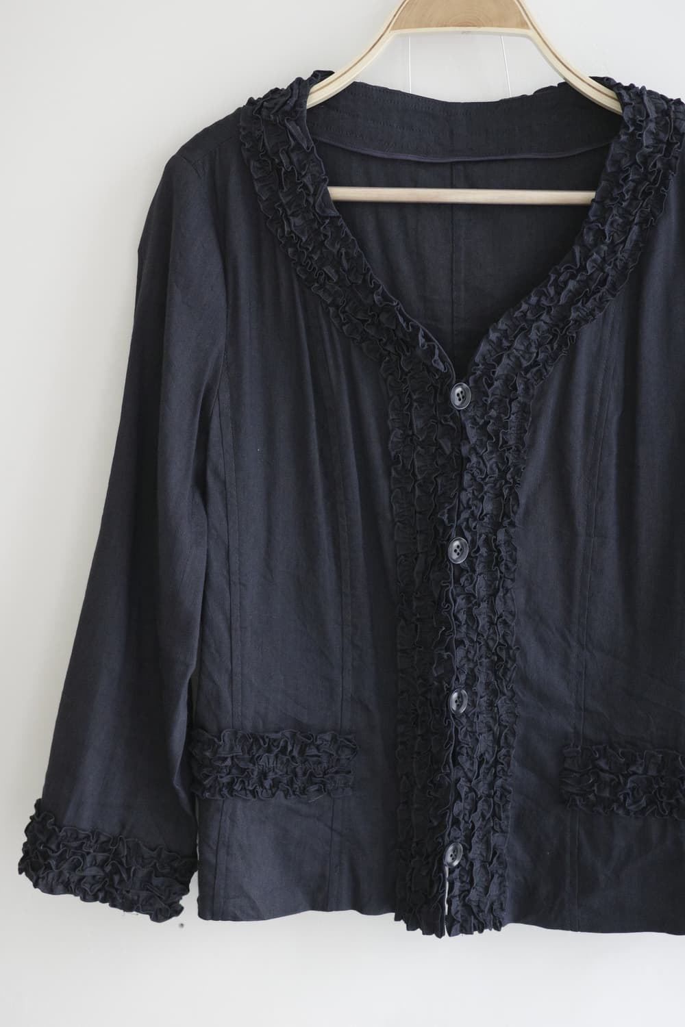 REIKO-TAKASHIMA 블랙 린넨 프릴 자켓 상품이미지7