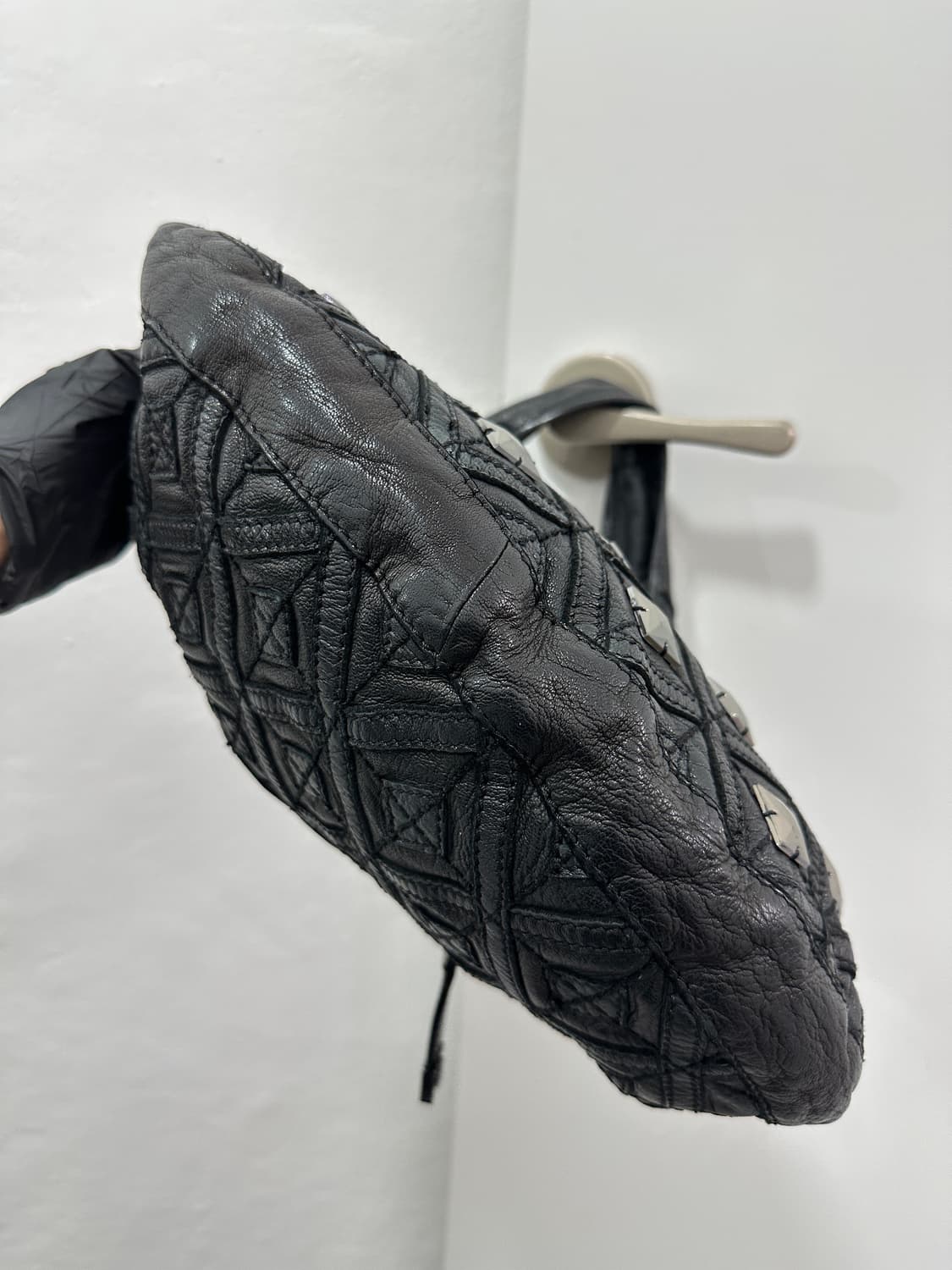 Stud sheepskin leather hobo bag 상품이미지5