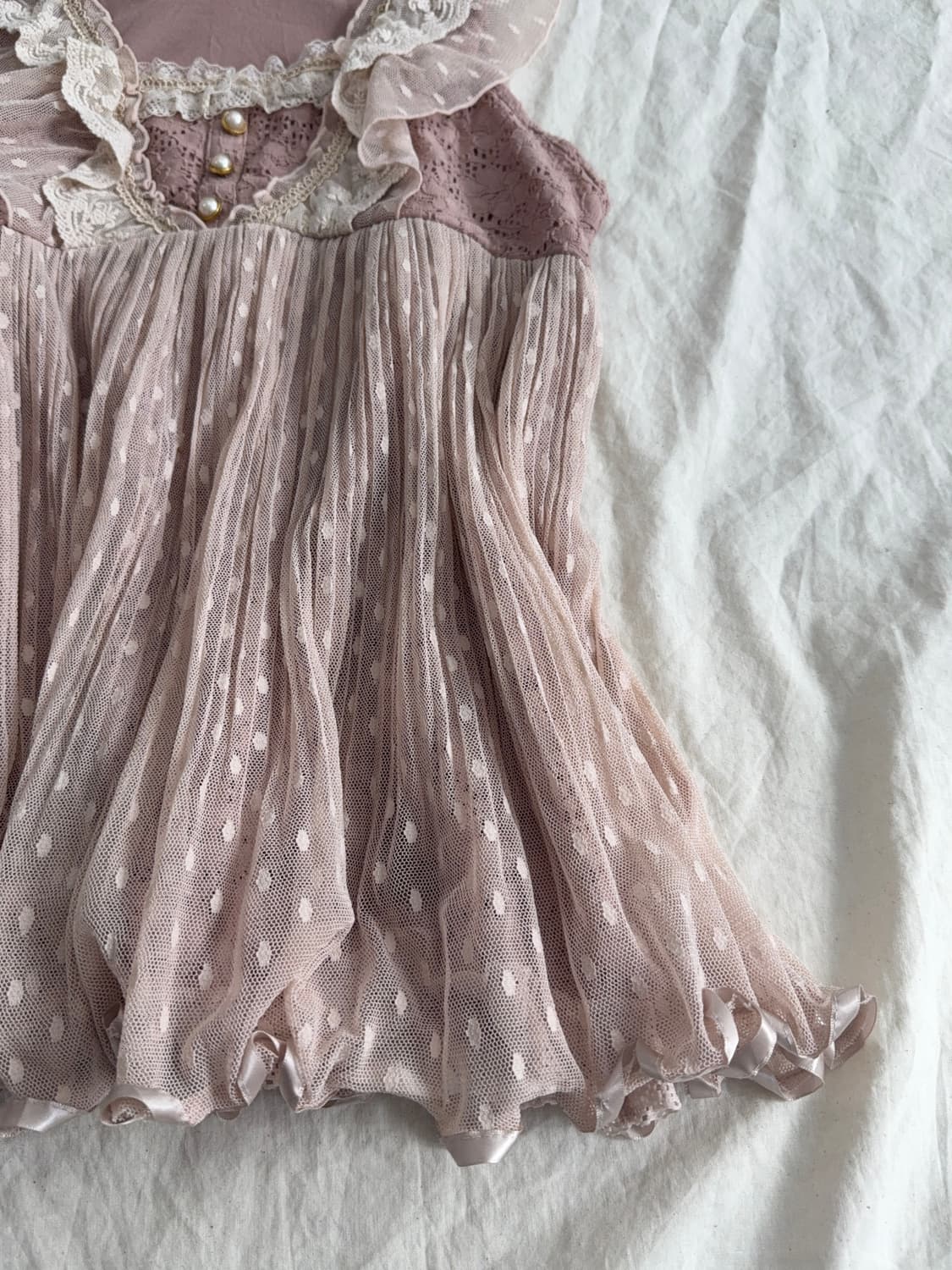 엑시즈팜 로걀 러블리 레이스 슬리브리스 블라우스 상품이미지4