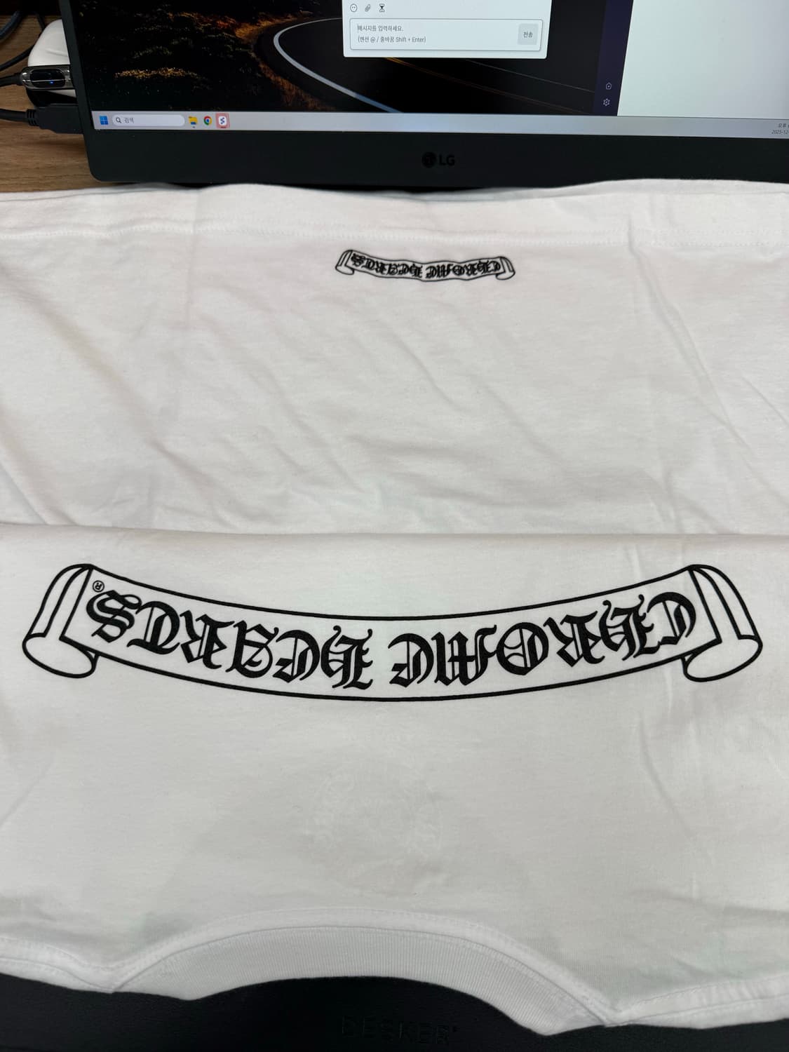 크롬하츠 스크롤 로고 티셔츠 화이트(XL) 판매합니다. 상품이미지2
