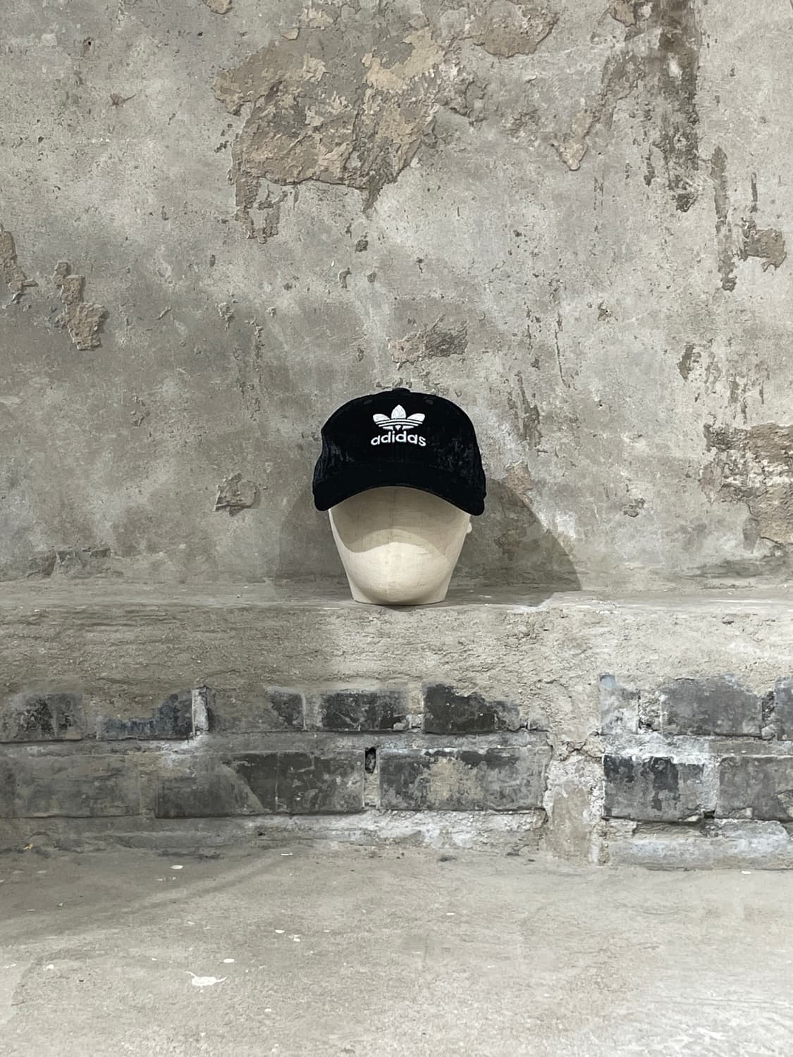 아디다스 블랙 파이어버드 벨루어 볼캡 상품이미지2