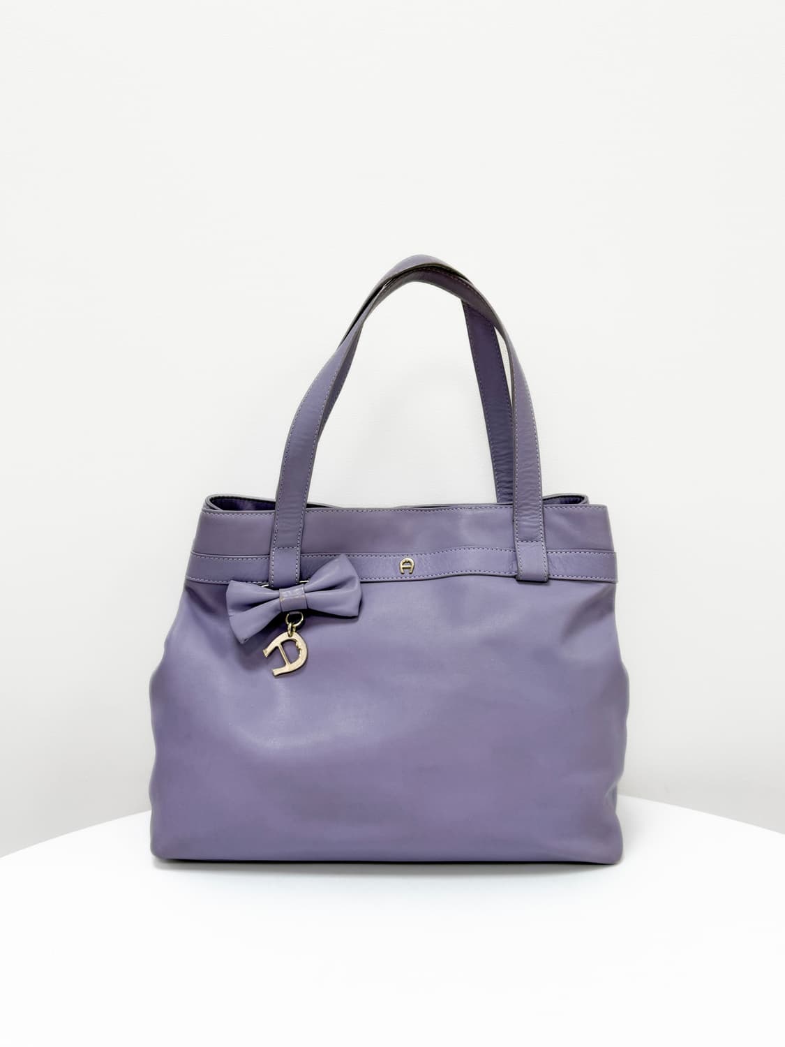 아이그너 라일락 카프스킨 보우 토트 & 숄더백 상품이미지1