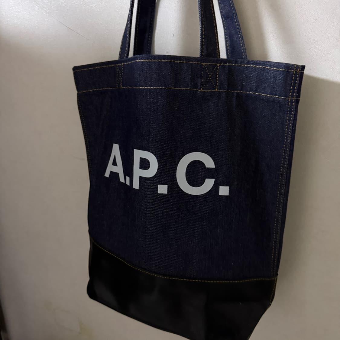 A.P.C 아페쎄 가죽배색 데님 토트백 상품이미지2