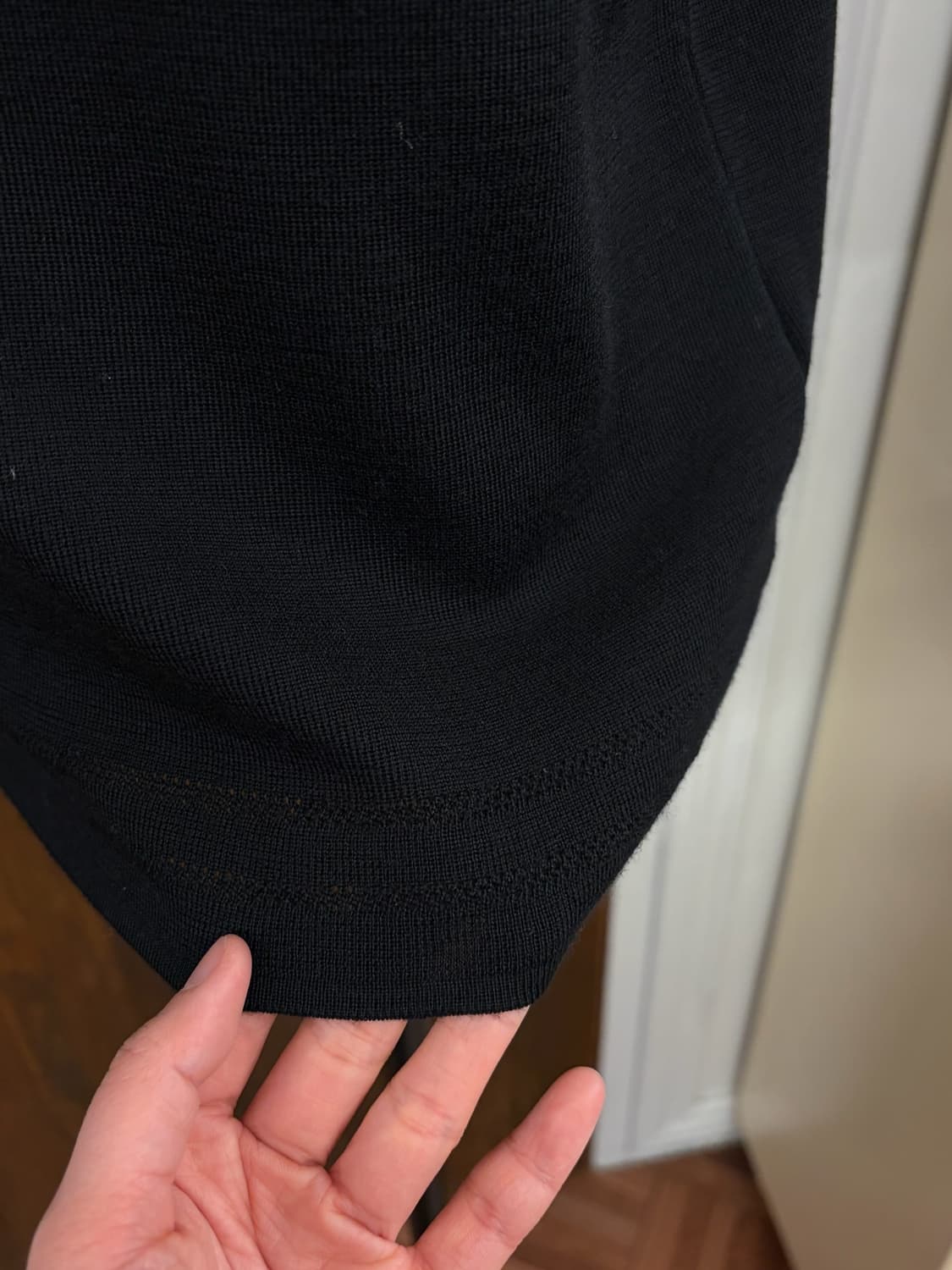 꾸레쥬 정품 블랙 로고 반팔니트 상품이미지3