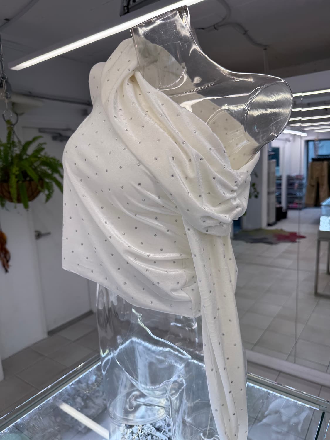 dot velvet off-shoulder top 상품이미지1