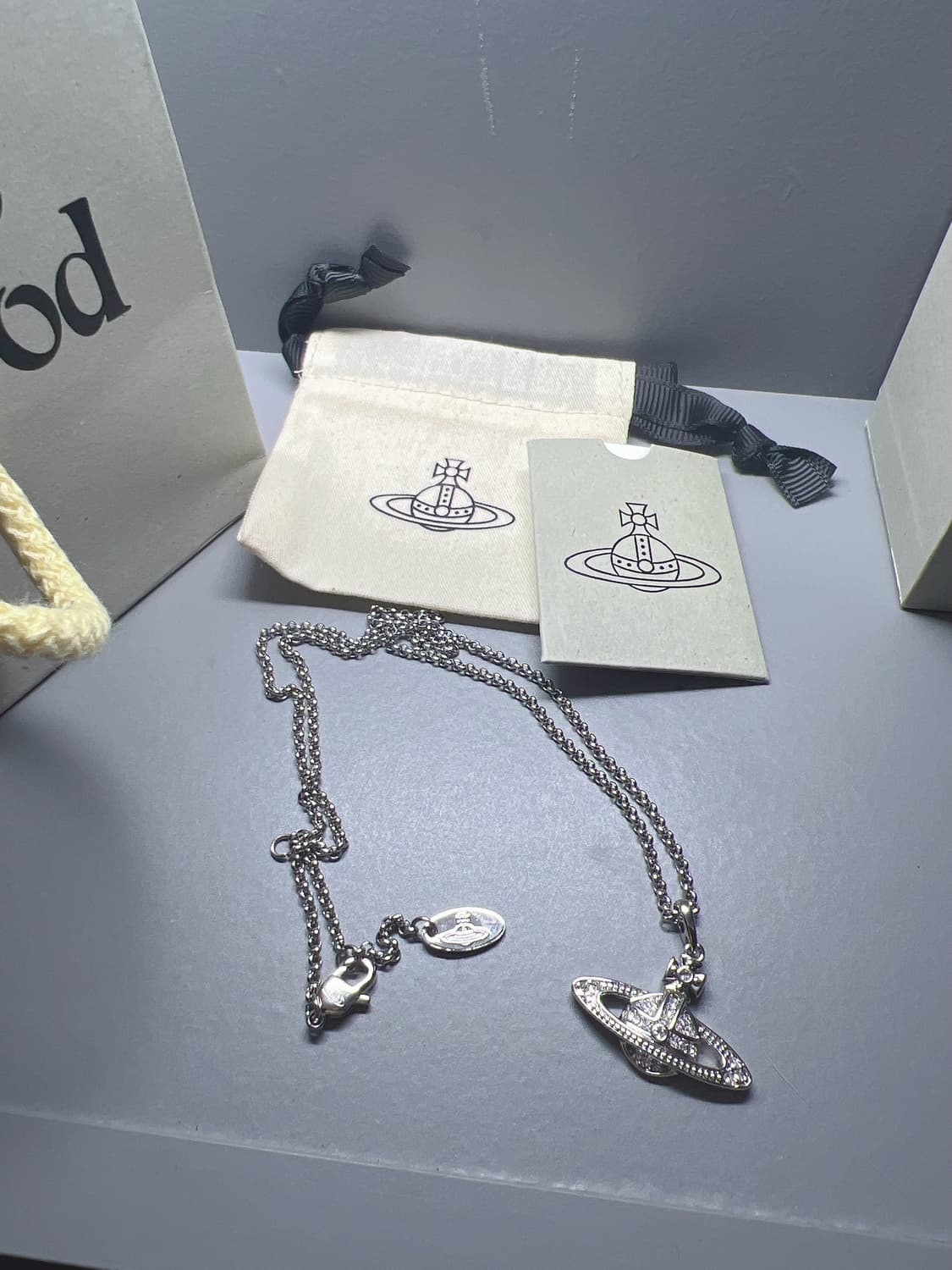 비비안웨스트우드 미니 바스 릴리프 목걸이 상품이미지3