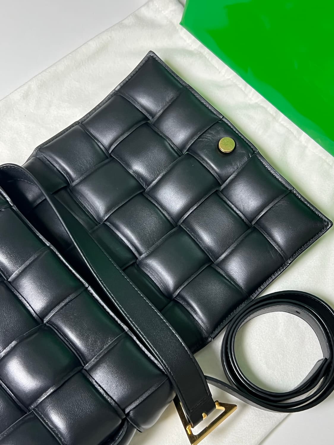 [정품] 백화점판 / 보테가베네타 패딩 카세트백 블랙 금장 상품이미지9