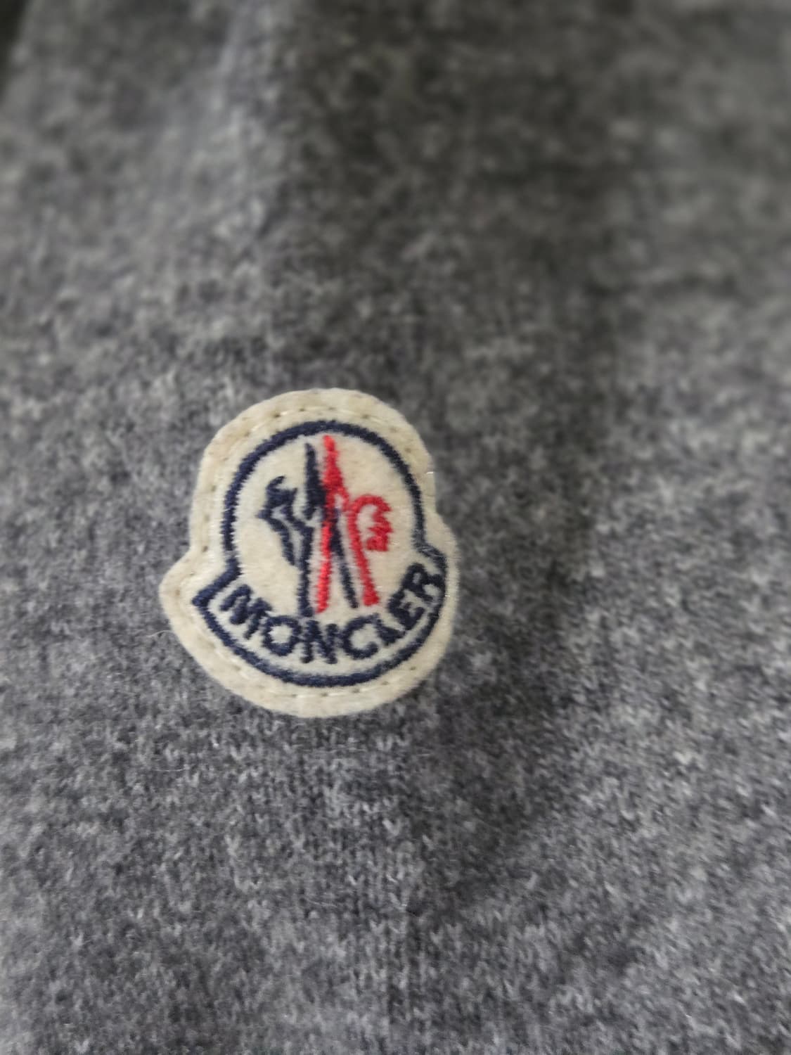 몽클레어 남성 마글리온 트리콧 스타 로고 니트 (그레이)/105사이즈 상품이미지4