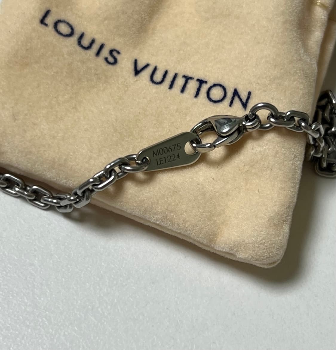 [정품] 루이비통 모노그램 볼드 네클리스 다크 루테늄 골드 실버 목걸이 상품이미지7