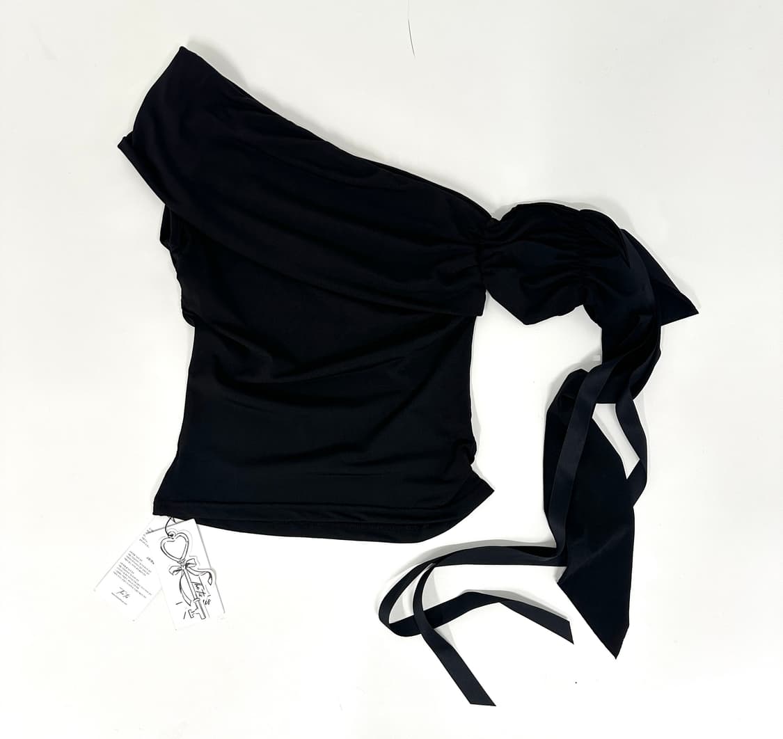 새상품)thetis 더티스 오프숄더 블라우스 슬리브 (s)블랙 상품이미지3