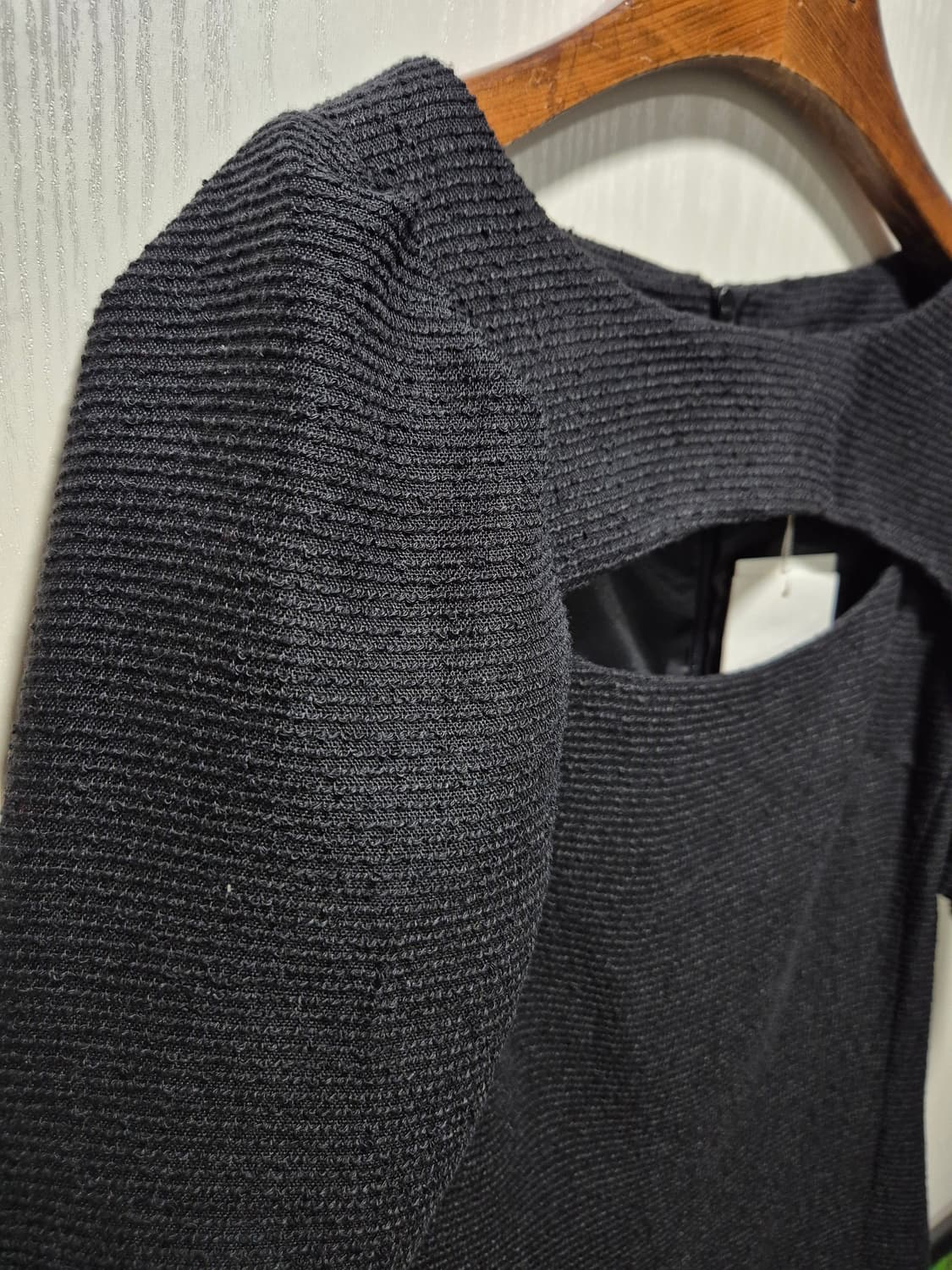 (타임세일)(새상품)OUTSHELL 블랙 퍼프 반팔 원피스 상품이미지8