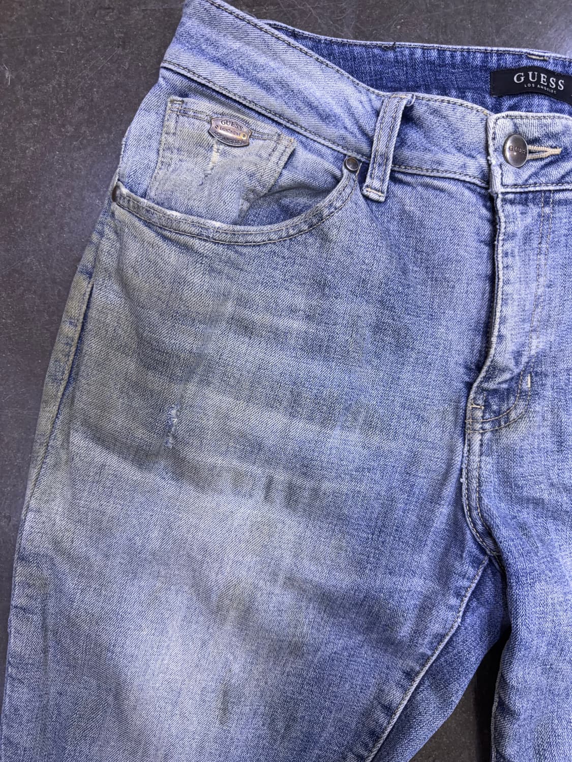 게스 빈티지 워싱 데미지 테이퍼드핏 데님팬츠 라이트 블루 31 상품이미지4