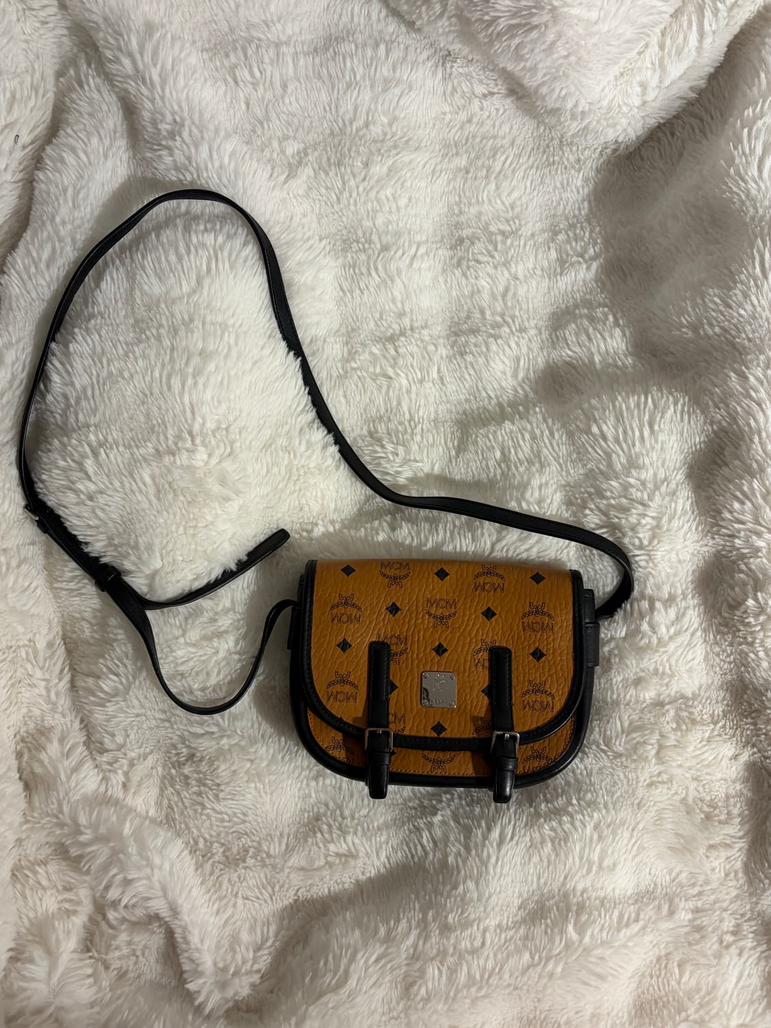 MCM 비세토스 레더 크로스백 상품이미지1