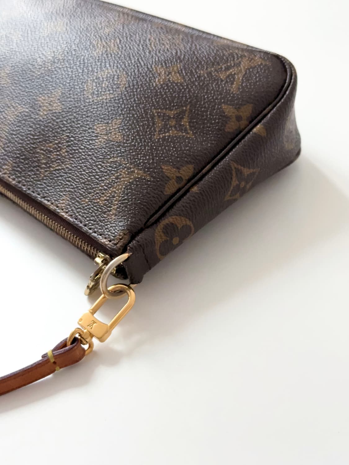 루이비통 모노그램 포치백 악세수아 포쉐트 상품이미지8