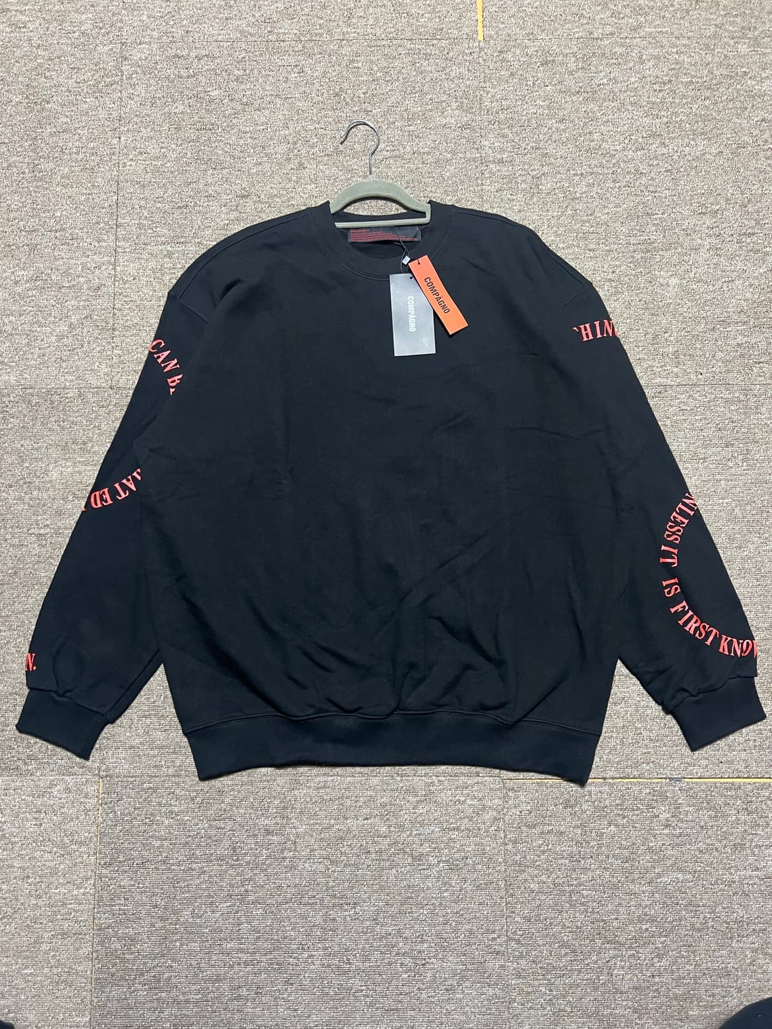 새상품) 꼼파뇨 블랙 맨투맨 L 상품이미지1