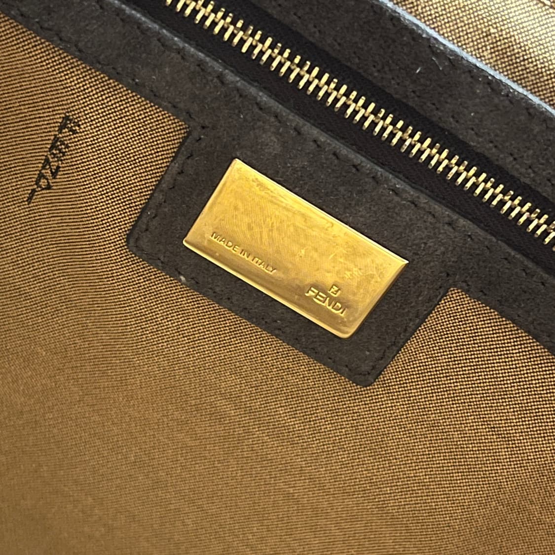 펜디 주카 캔버스 숄더백 그린핸들 상품이미지9