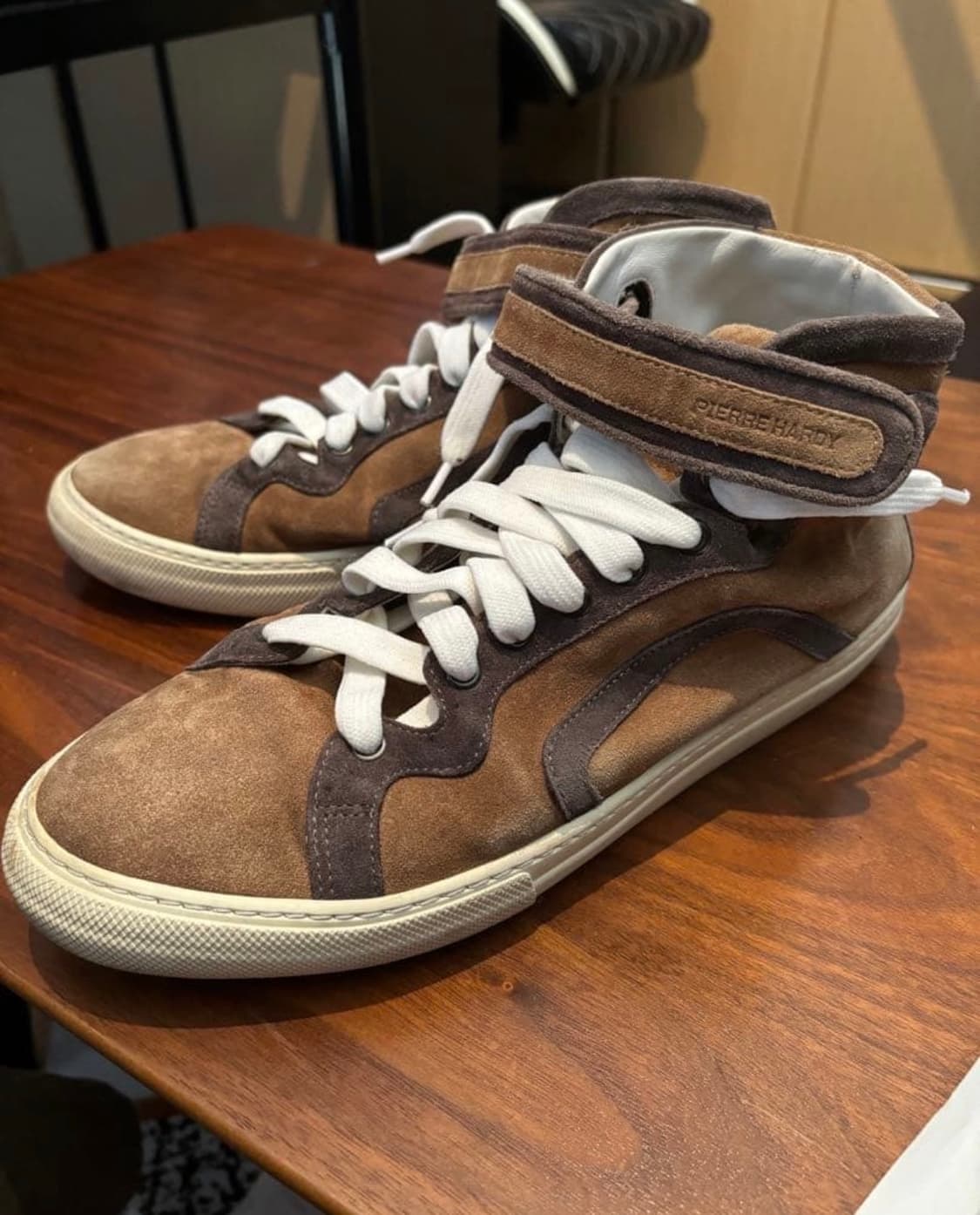 [빅뱅,2NE1 그리고 아일릿] 피에르 하디 스웨이드 하이탑 상품이미지1