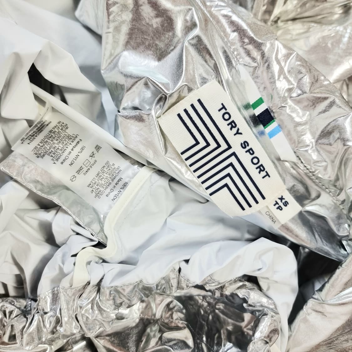 토리버치 메탈릭실버 나일론100 롱 바람막이 점퍼 자켓 (55) 상태최상 상품이미지10