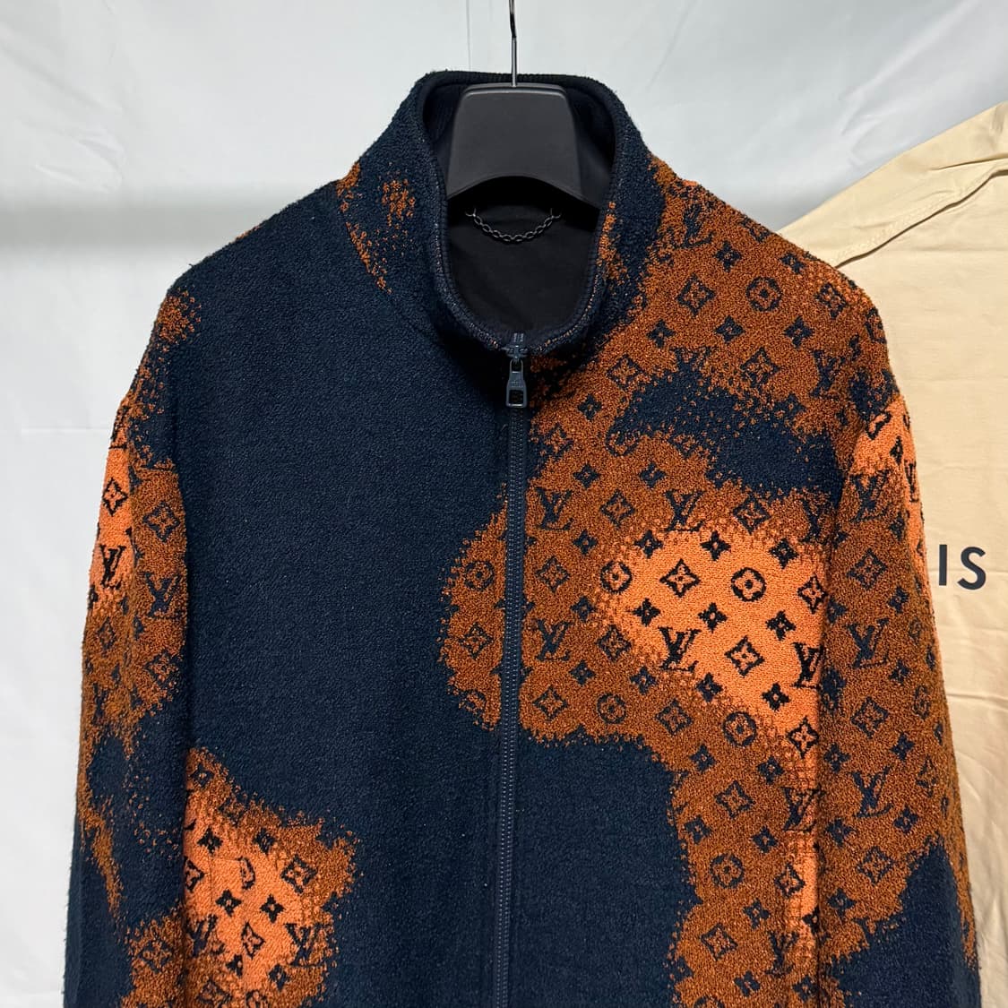 [S+급/50] 루이비통 모노그램 부클레 블루종 후리스 자켓 상품이미지2