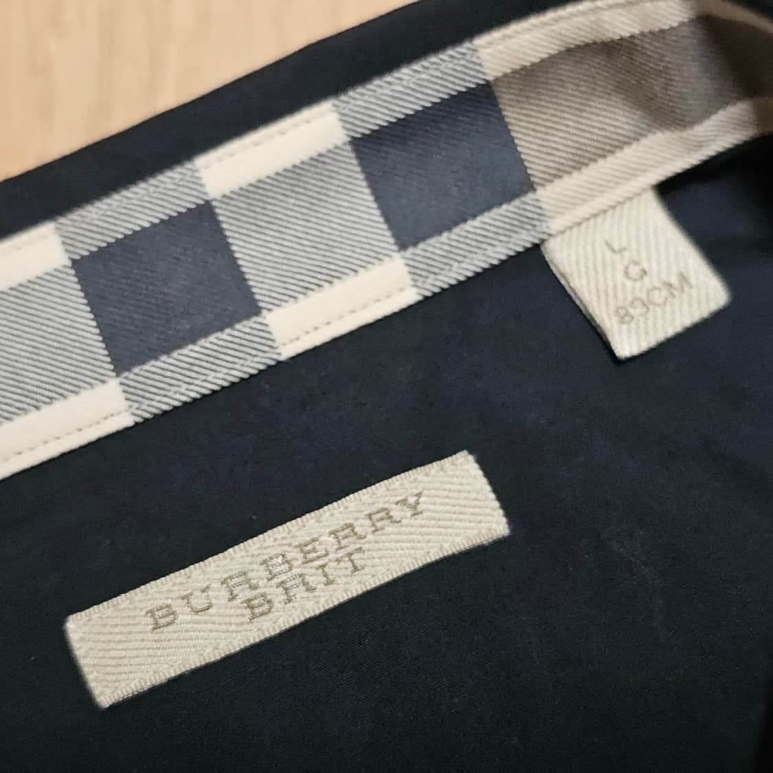 버버리 브릿 체크트리밍 신축성좋은 남성블랙셔츠 100 상품이미지5