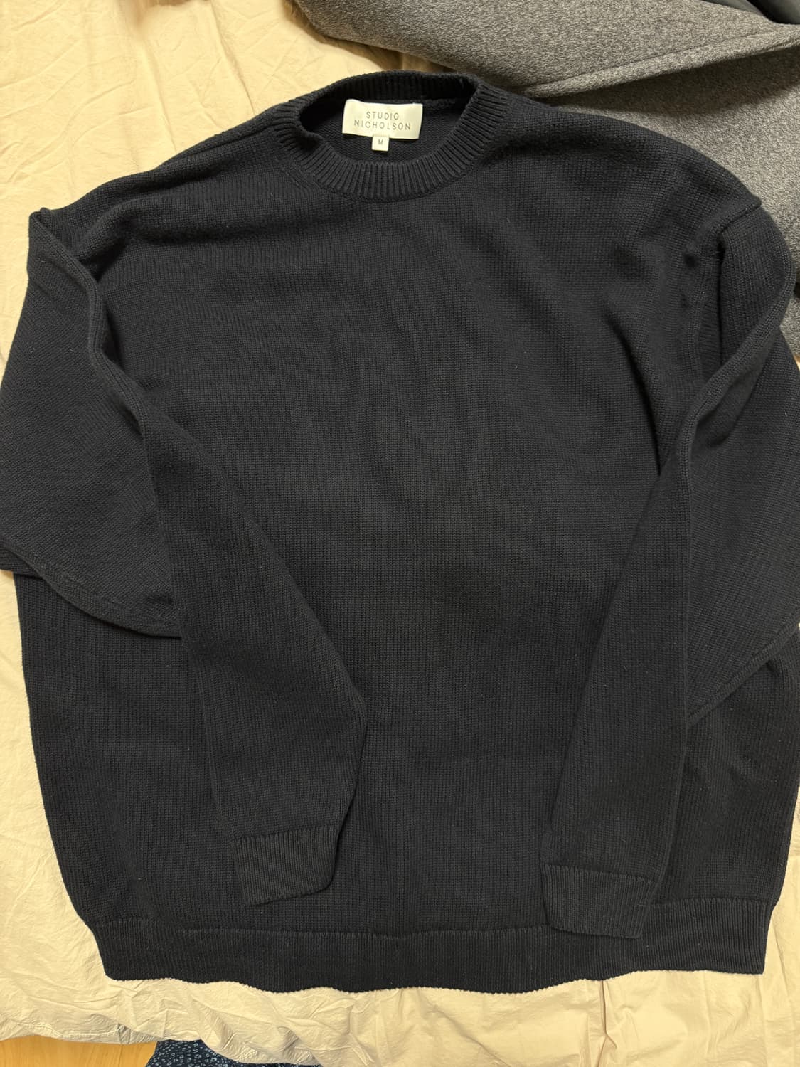 스튜디오 니콜슨 라운드넥 니트 다크 네이비 상품이미지1