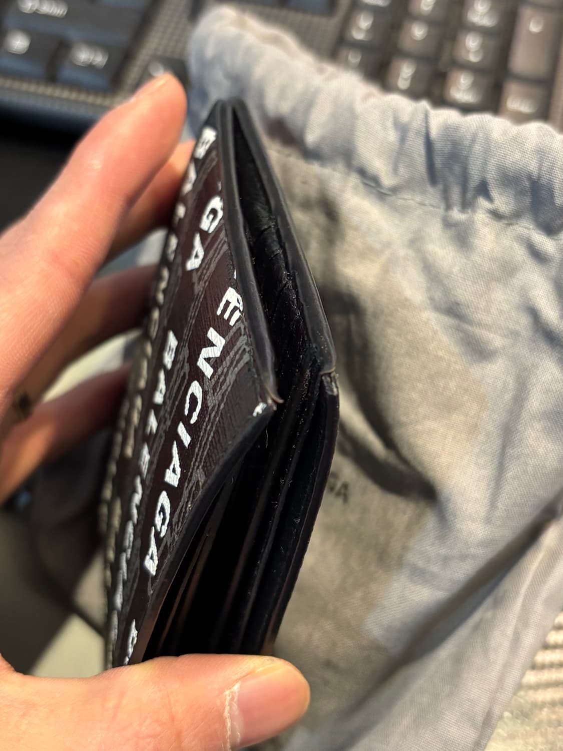 발렌시아가 BB 모노그램 로고 반지갑 블랙 상품이미지10