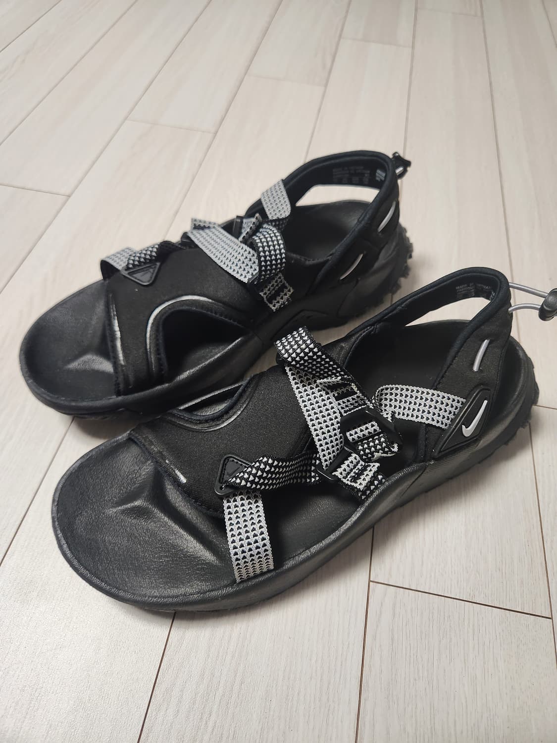 새상품급)나이키 오네온타 트레킹 샌들 사이즈260

여러 중고사이트에도  상품이미지1