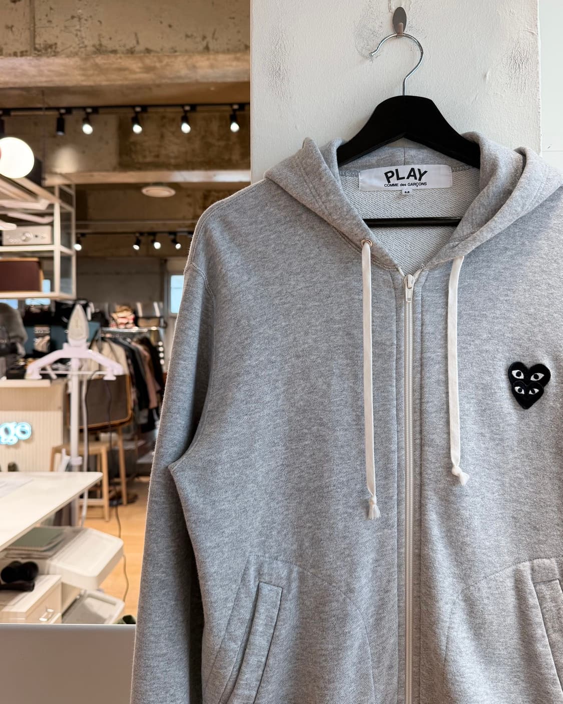 꼼데가르송 플레이 그레이 더블 블랙 하트 와펜 코튼 후드 집업 상품이미지4