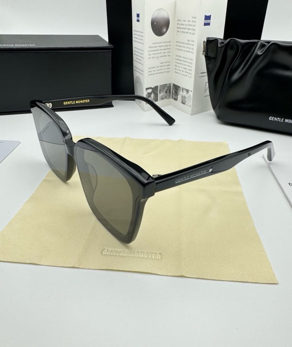 젠틀 몬스터 릴리트 01 블랙 상품이미지2