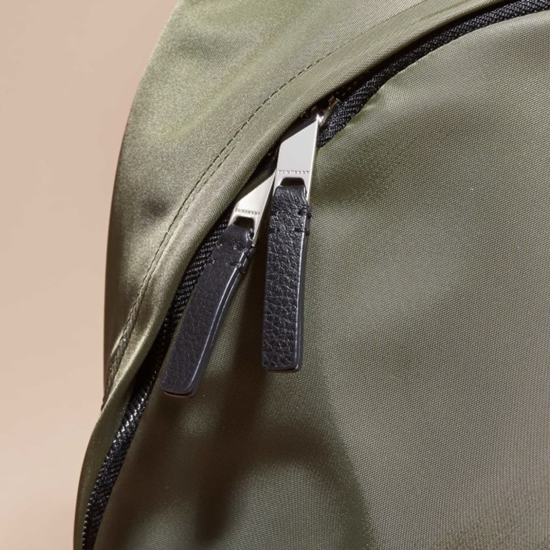 버버리 백팩 상품이미지4