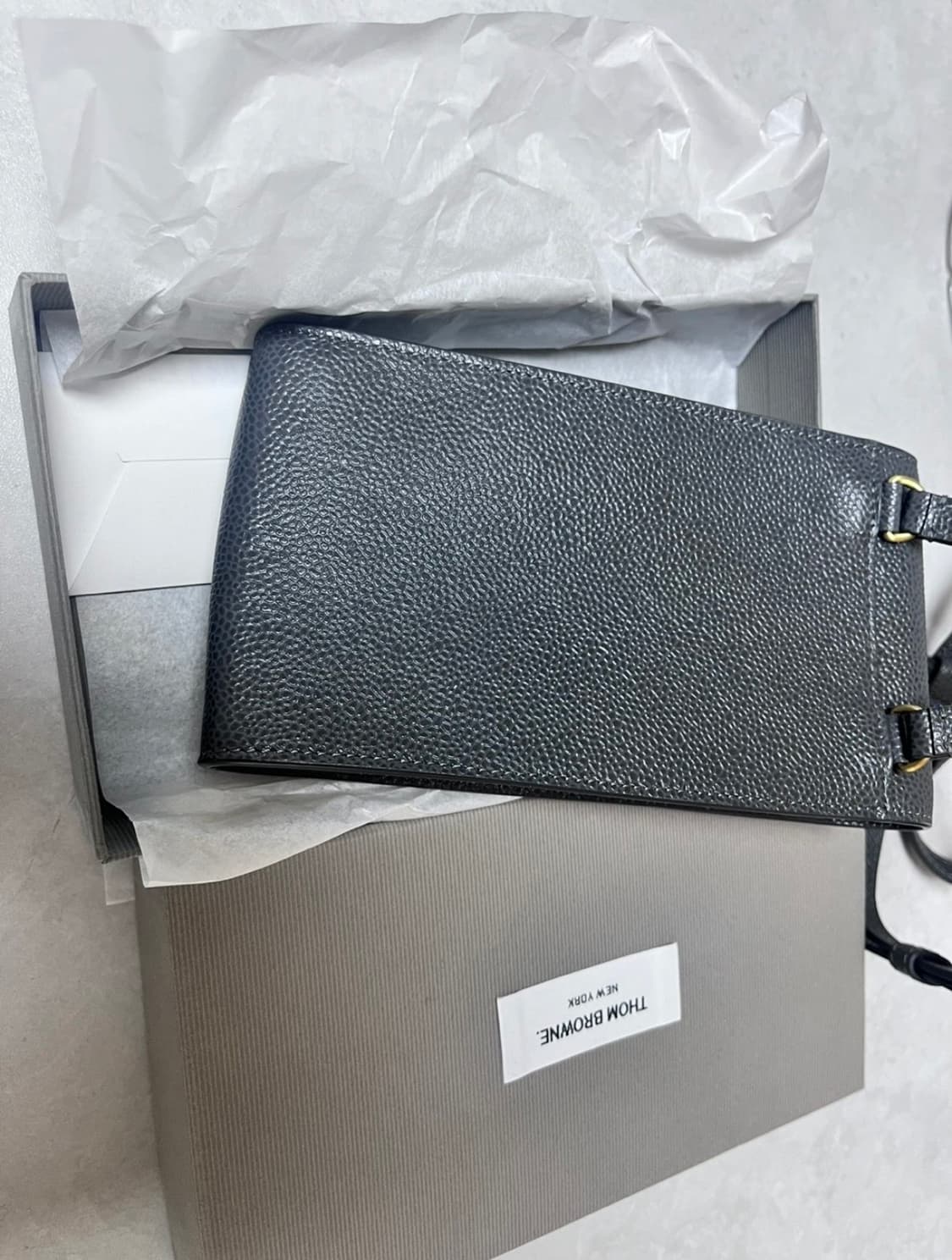 톰브라운 미니 크로스백 상품이미지2