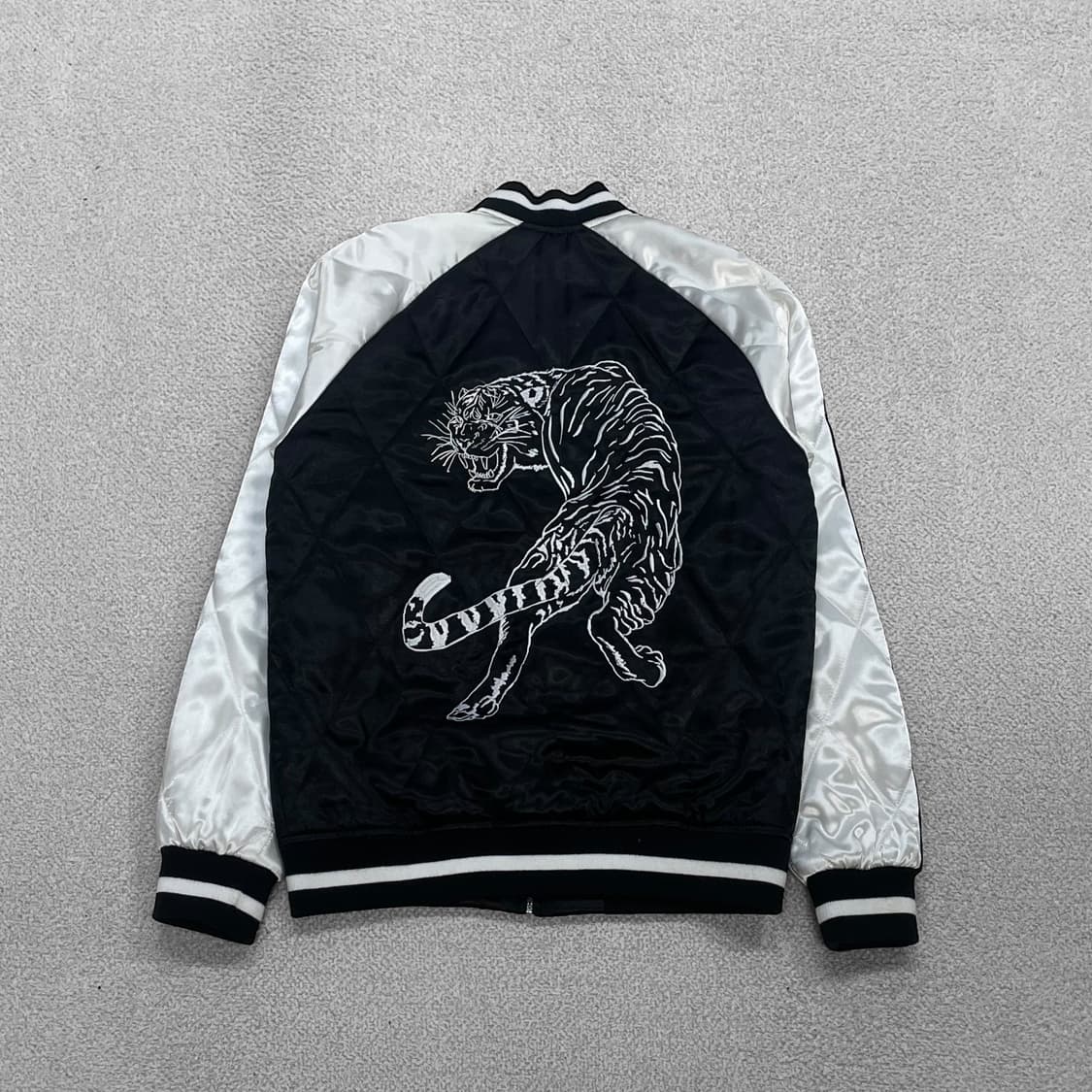 아소스 Asos 타이거 자수 스카잔 자켓 상품이미지2