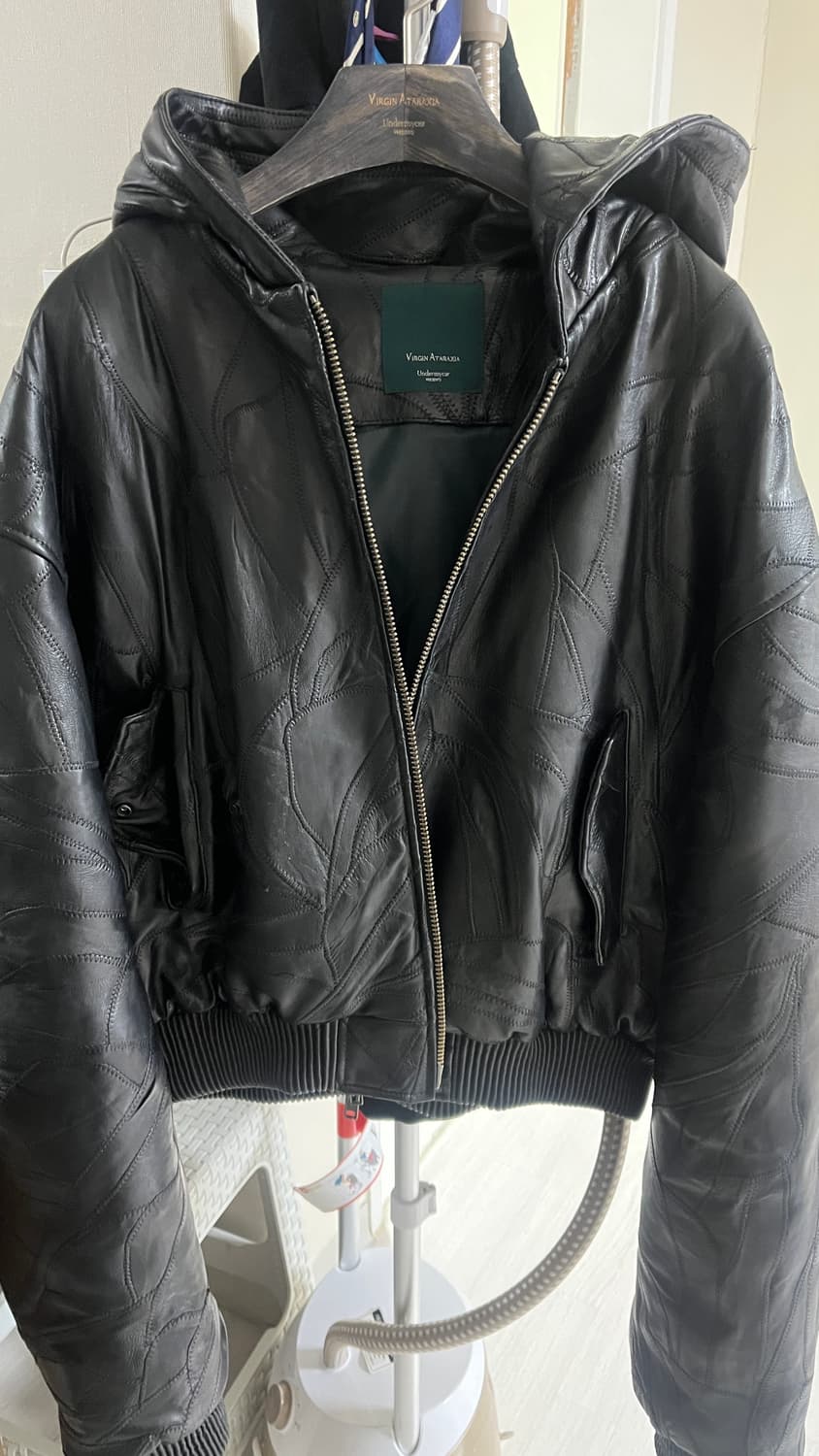 언더마이카 랜덤스티치 크롭레더 후드봄버 상품이미지4