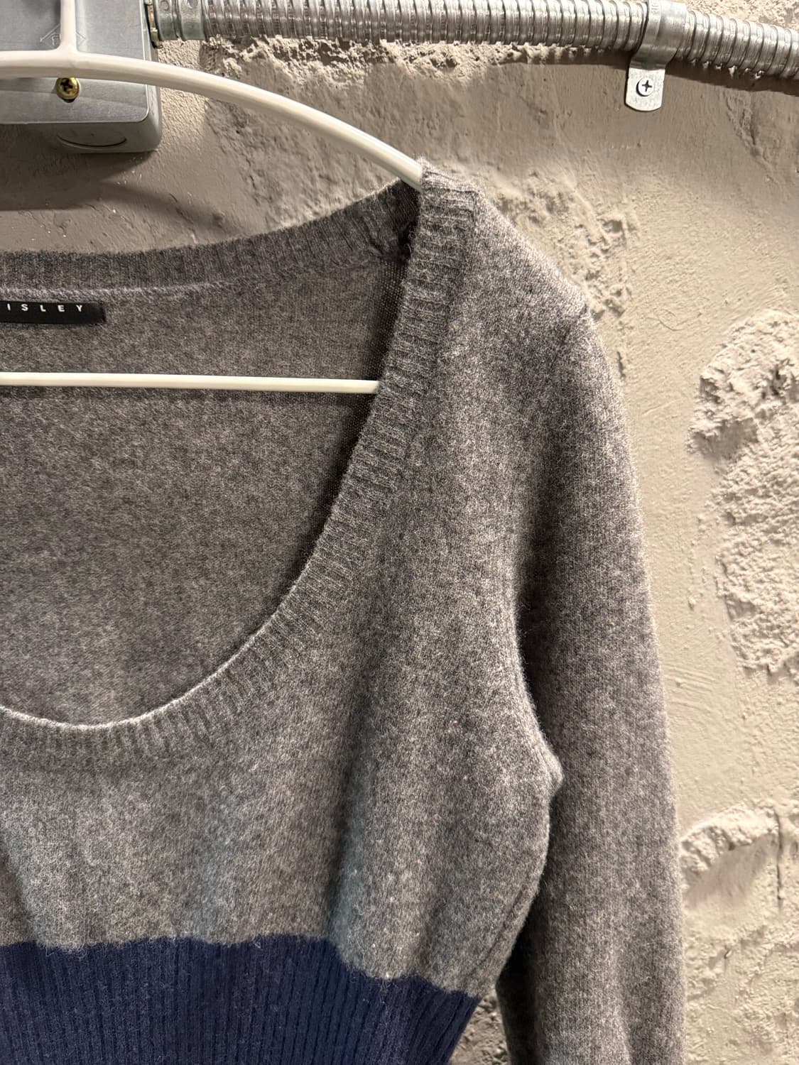 시슬리 SISLEY 투톤 브이넥 니트 그레이/네이비 S 상품이미지3