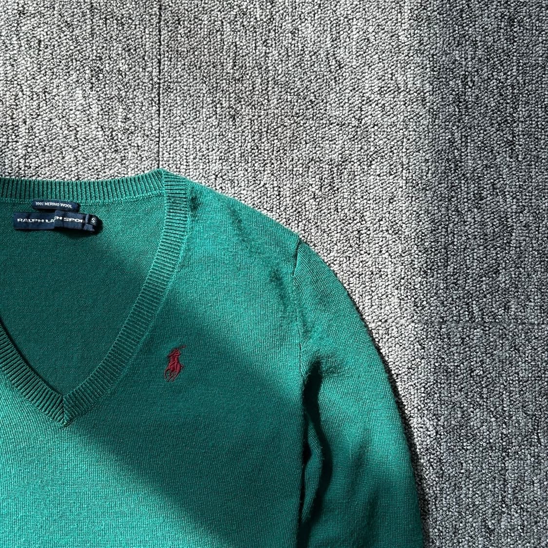 랄프로렌 스포츠 그림 메리노울 브이넥 니트  상품이미지3