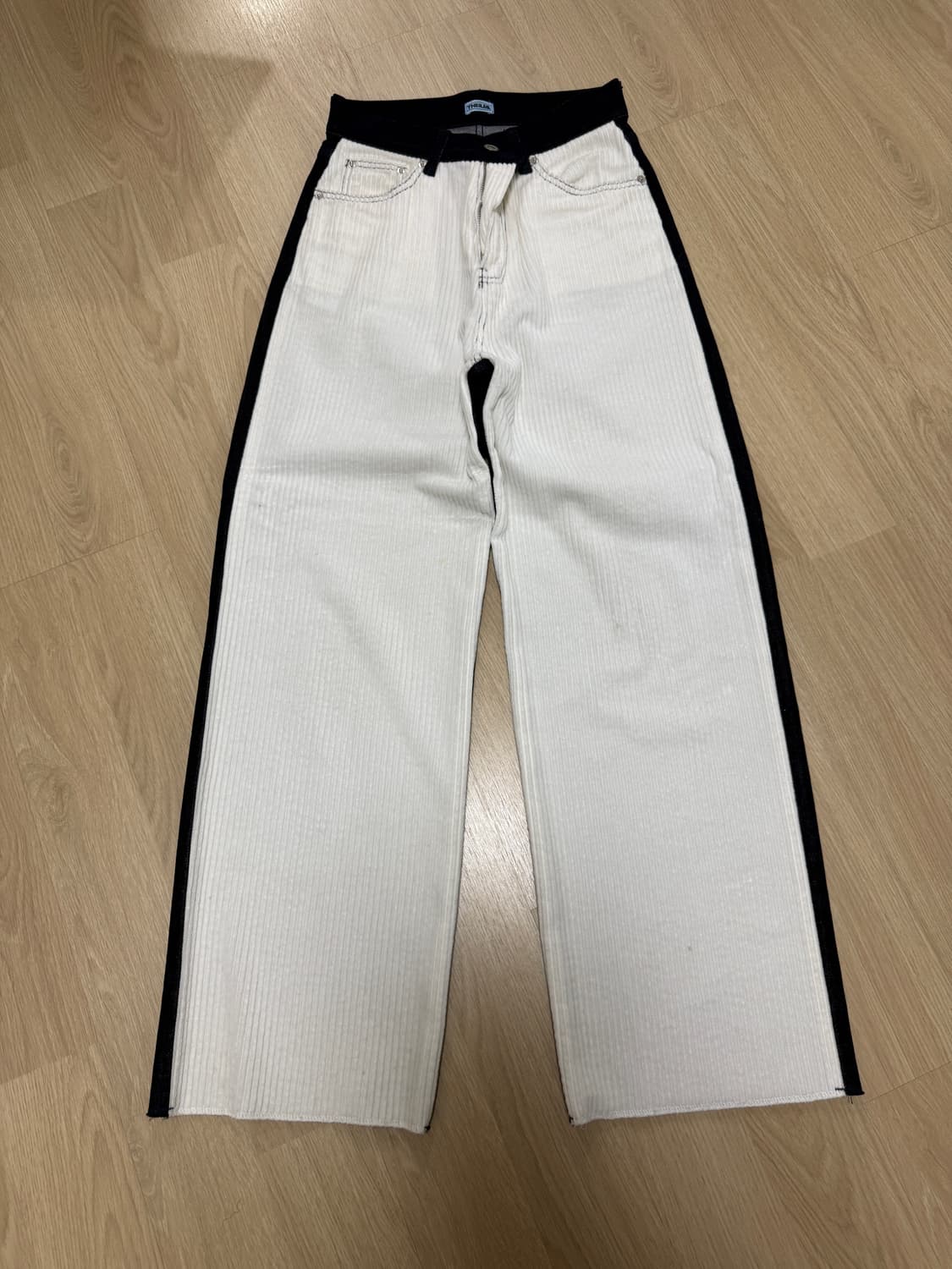 Theilma 더일마 코듀로이 콘트라스트 팬츠 아이보리 XS 사이즈 상품이미지2